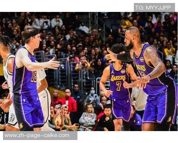 湖人快船巅峰对决再度上演球迷期待精彩瞬间与激烈较量